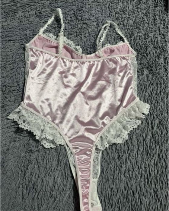 Стильне боді  з мереживом