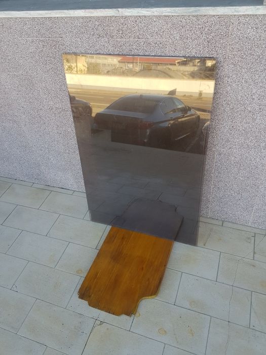 Vários vidros de cor castanho