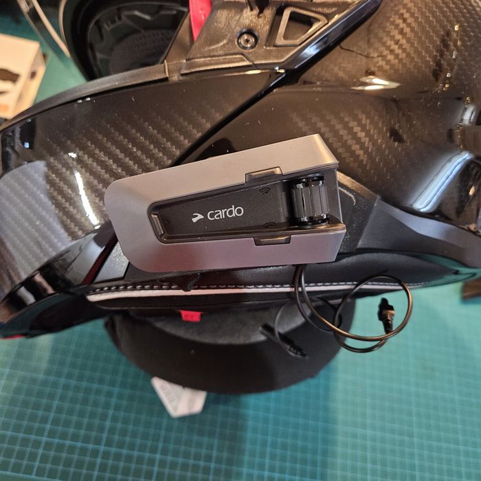 Adaptador Cardo Packtalk para capacetes HJC
