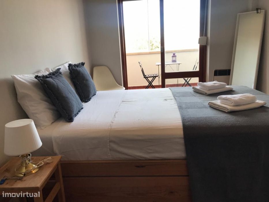 Quarto - localizado em Campolide Lisbon