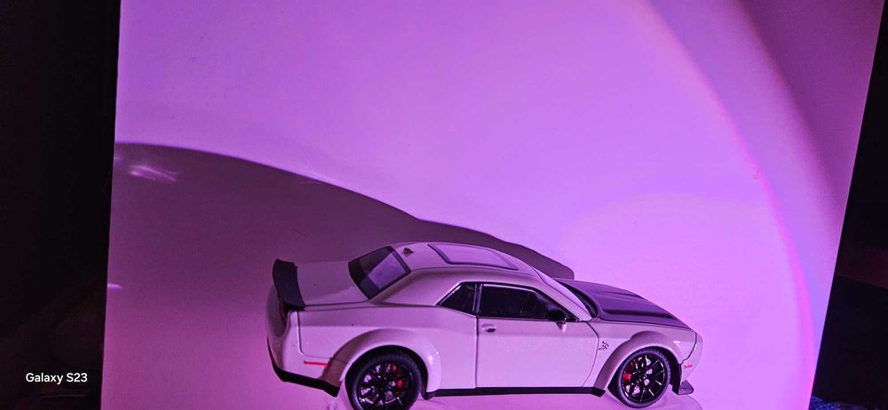Model dodge challenger  20 cm 7cm