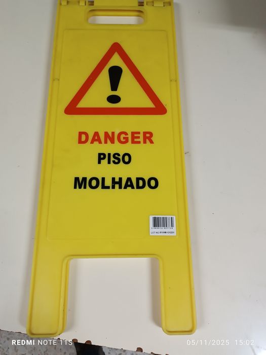 Vendo cavalete de informação piso escorregadio