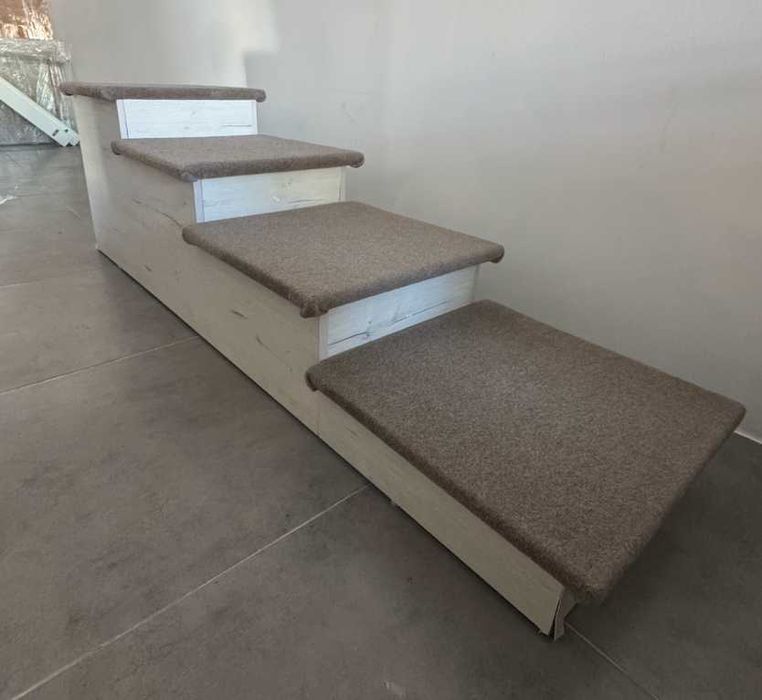 Custom pet stairs(Escadas personalizadas para animais de estimação)
