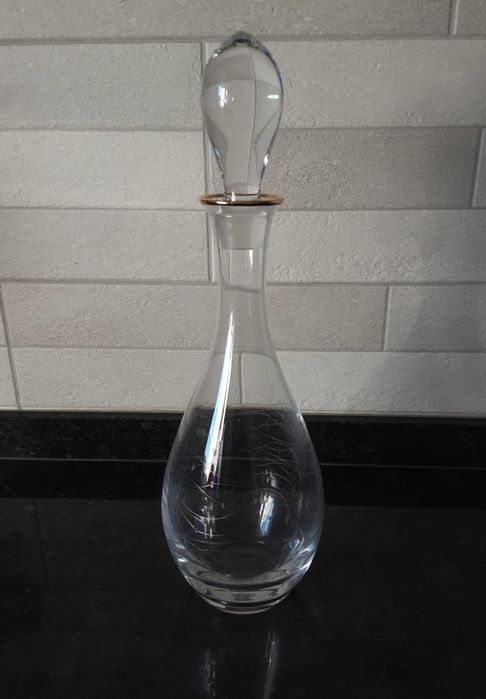 Conjunto de Garrafa e 5 Copos de Licor de Pé Alto