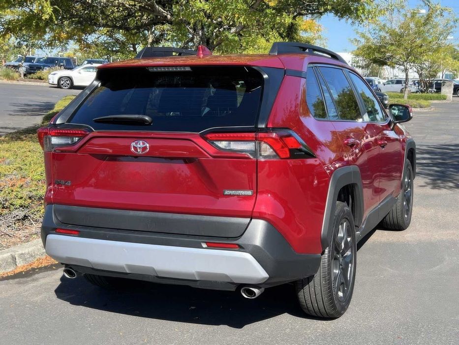 Toyota RAV4 XLE Premium      2023