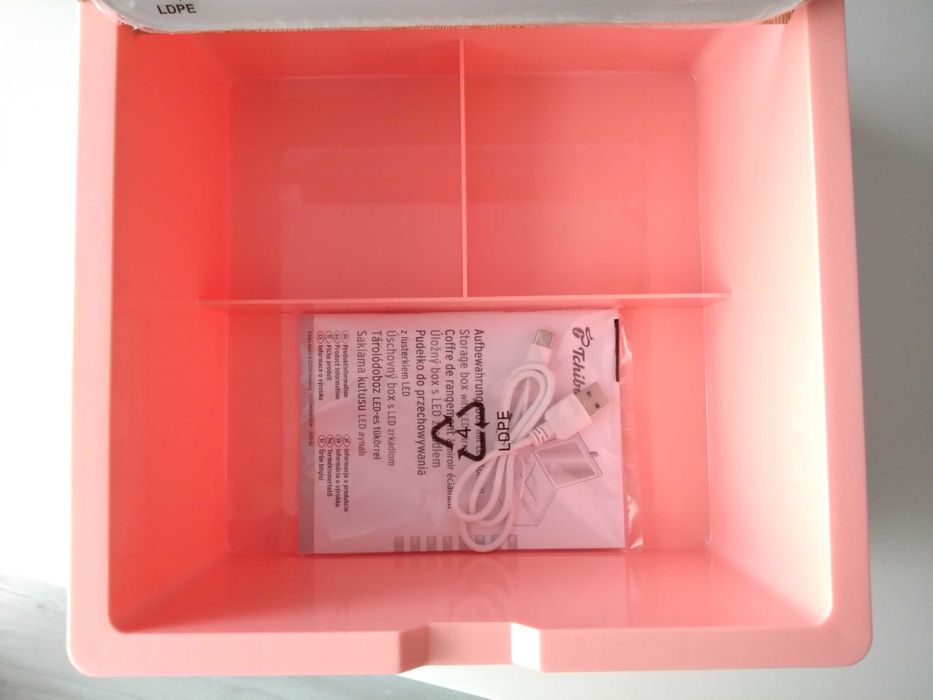 Organizer na kosmetyki z lusterkiem LED Tchibo