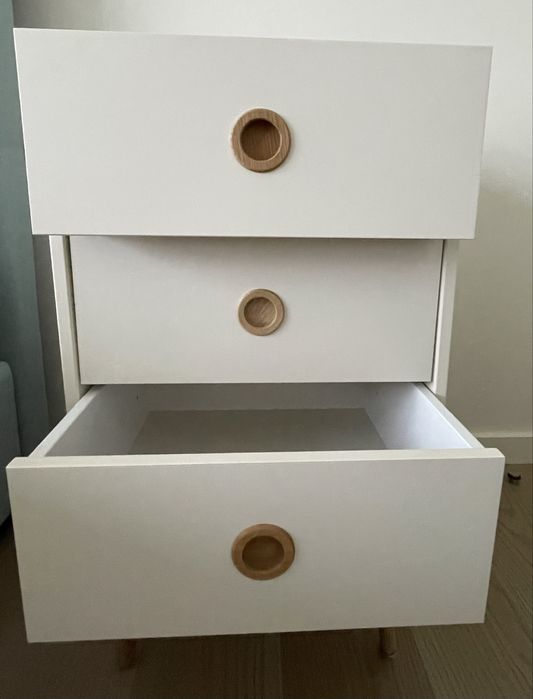 Mesas de cabeceira estilo escandinavo - em muito bom estado