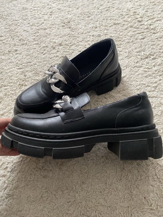 лофери на платформі