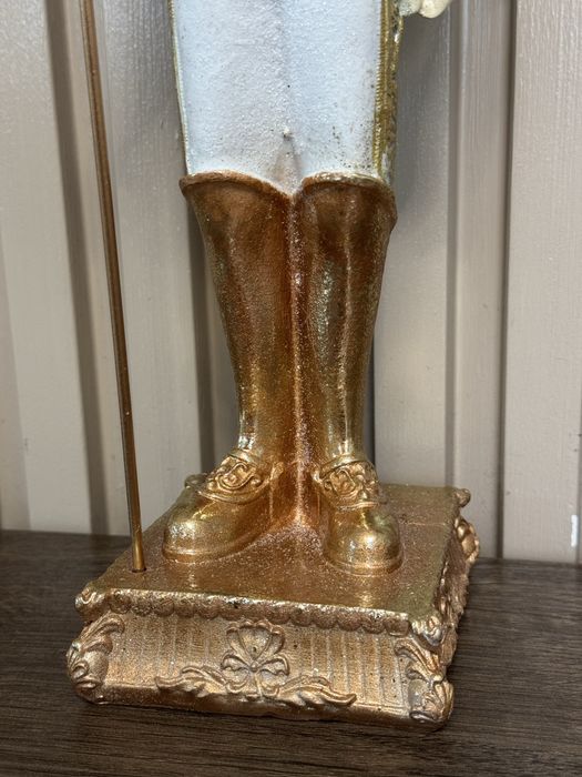 Керамічна фігурка в образі Лускунчика