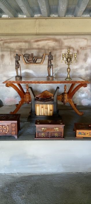 Lote de Velharias louças chaves antigas talha em barro, vasos canapé,