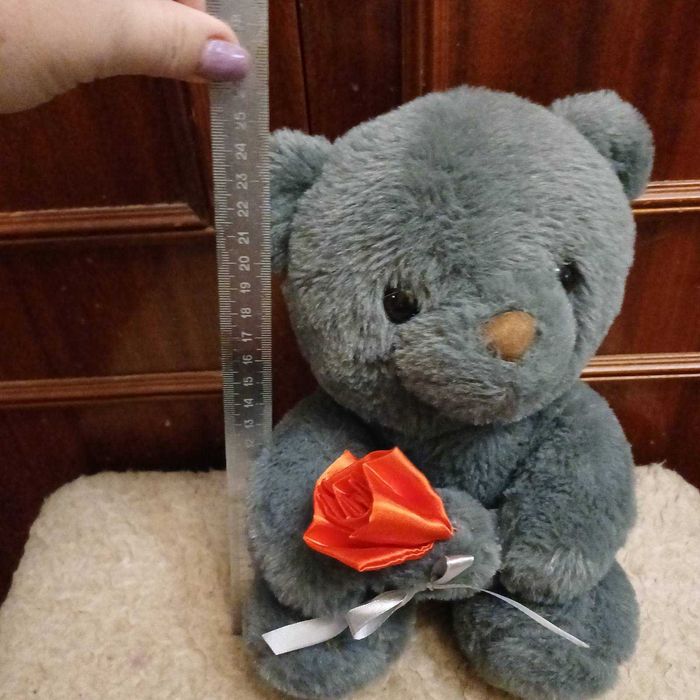 Вітальний ведмедик з квіткою