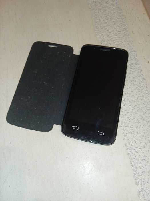 Smartphone Yezz Andy AZ4.5 Dual SIM Senior (Preto)