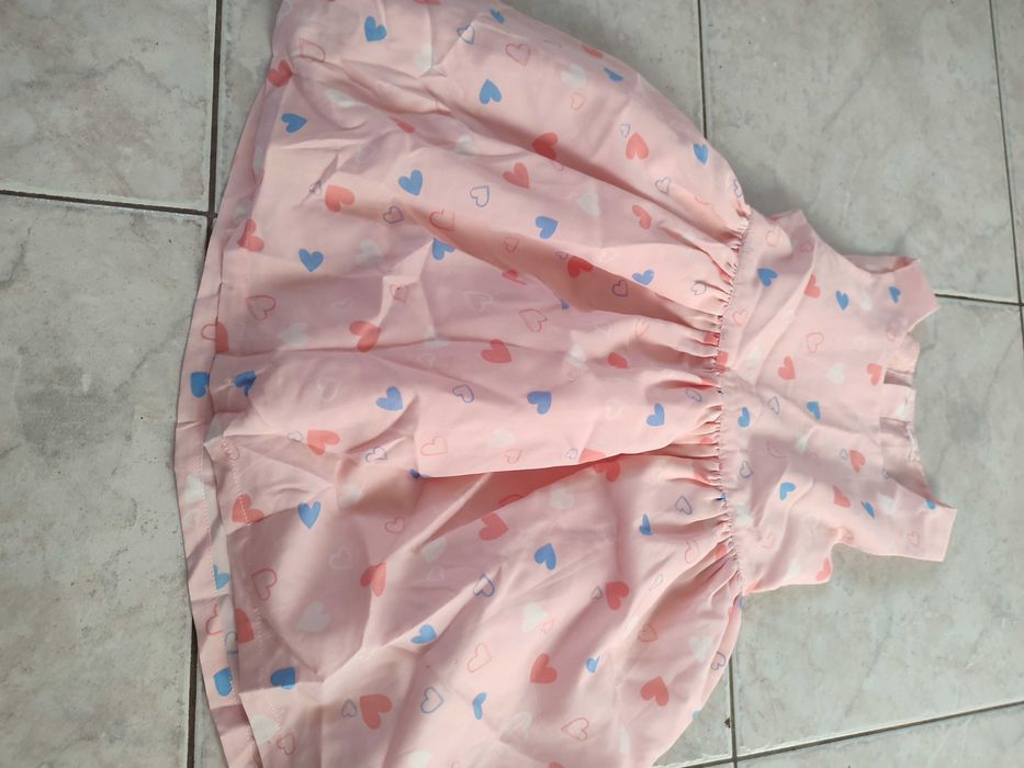 Cztery eleganckie sukienki r. 104 - 3 lata