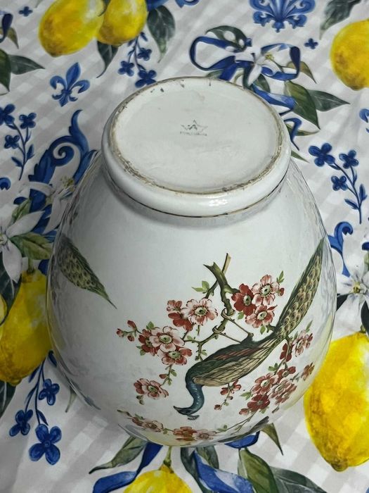 Jarra decorativa em porcelana portuguesa com tampa – pavão e flores