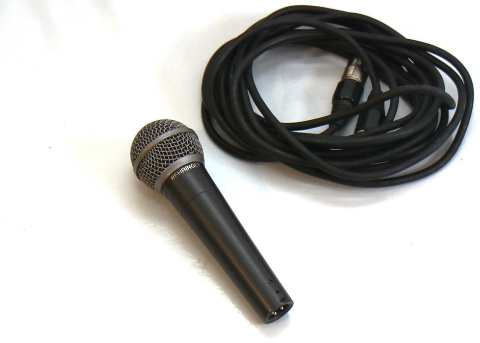 Microfone Behringer Ultravoice XM8500 a funcionar na perfeição