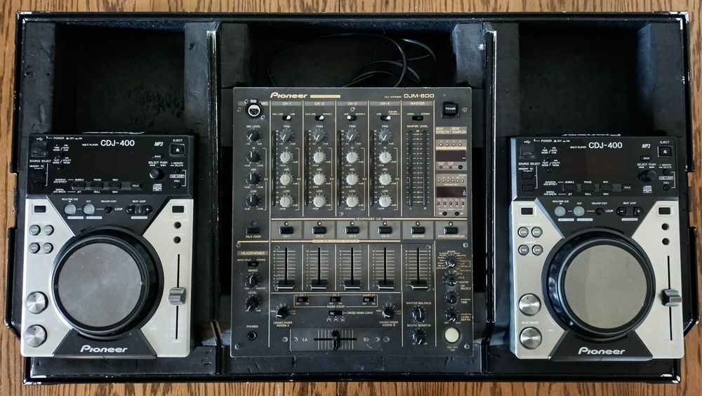 Konsola Pioneer: 1x DJM-600 + 2x CDJ-400 (+case)