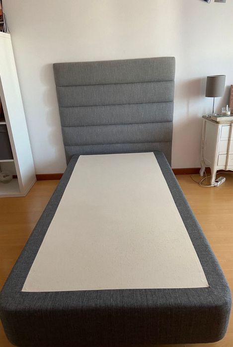 Cama Solteiro Completa: Sommier + Cabeceira Estofada Cinza + Colchão Climax