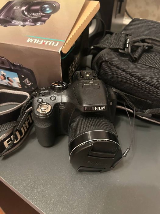 Фотоапарат FinePix SL260 від Fujifilm.