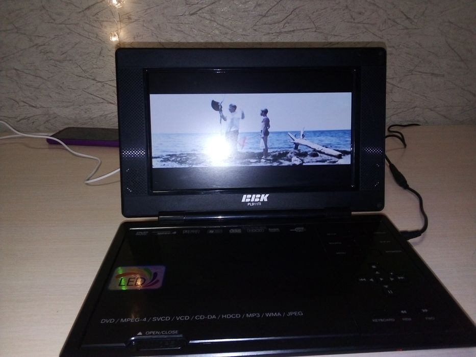 Продам. портативный. DVD. плеер. BBK