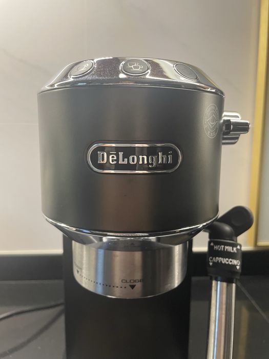 Maquina de café Delonghi Dedica