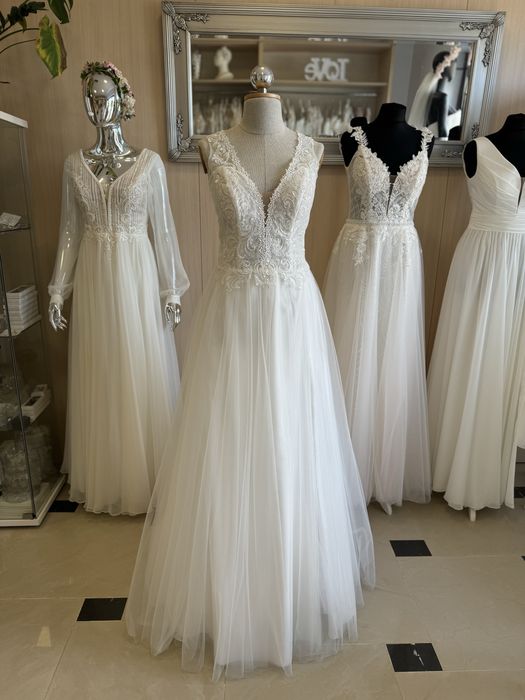 Suknia ślubna tiulowa. Nowa