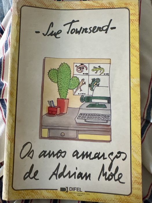 Livro Os Anos Amargos de Adrian Mole