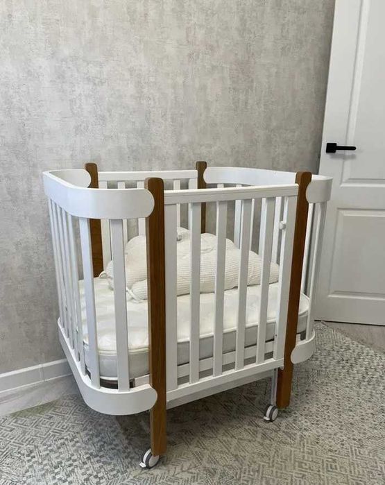 Кроватка-трансформер Happy Baby Mommy(от 0 до 7 лет ) + Маятник