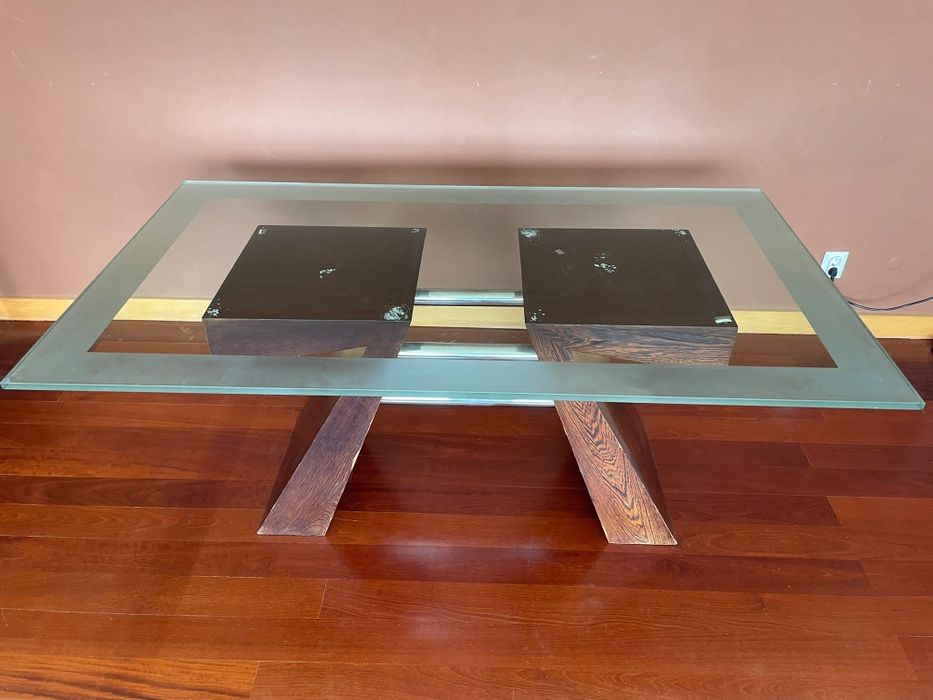 Mesa de sala com vidro para 8 a 10 pessoas
