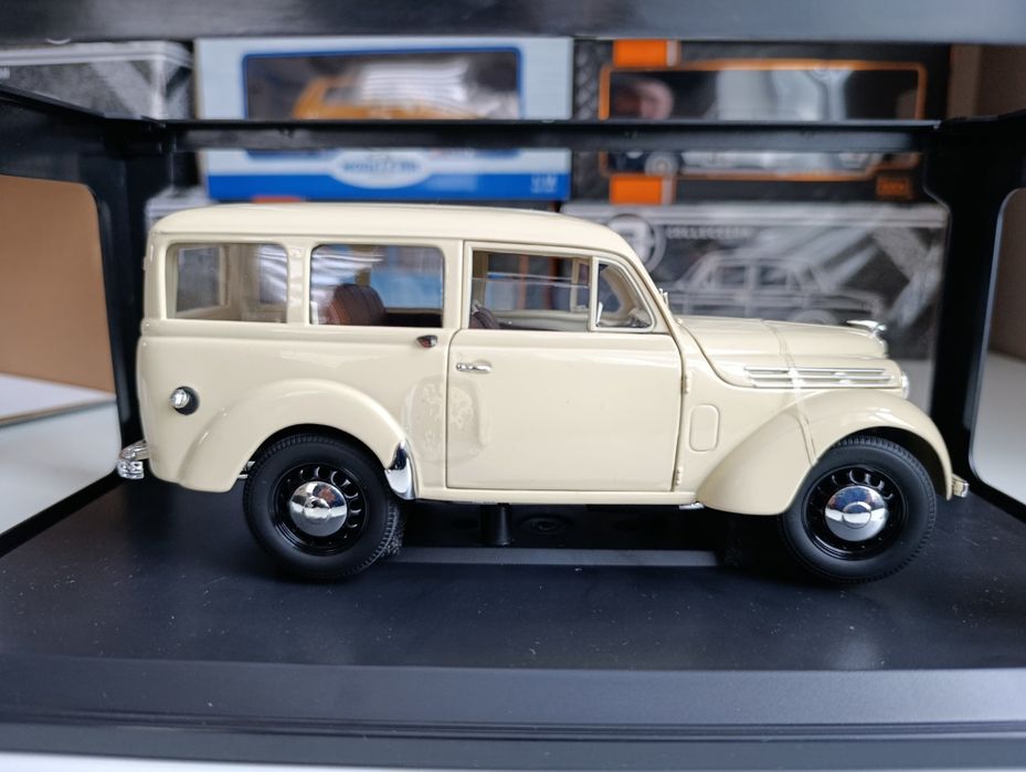 Модель 1/18 Renault