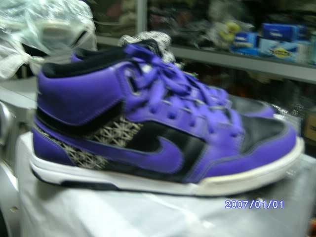 продам фирменные мужские  кроссовки  фирмы Найк