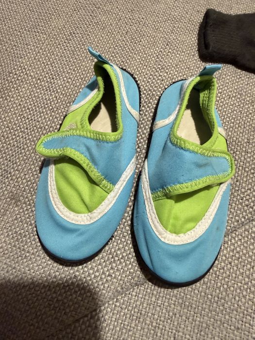 Buty do pływania rozm. 24