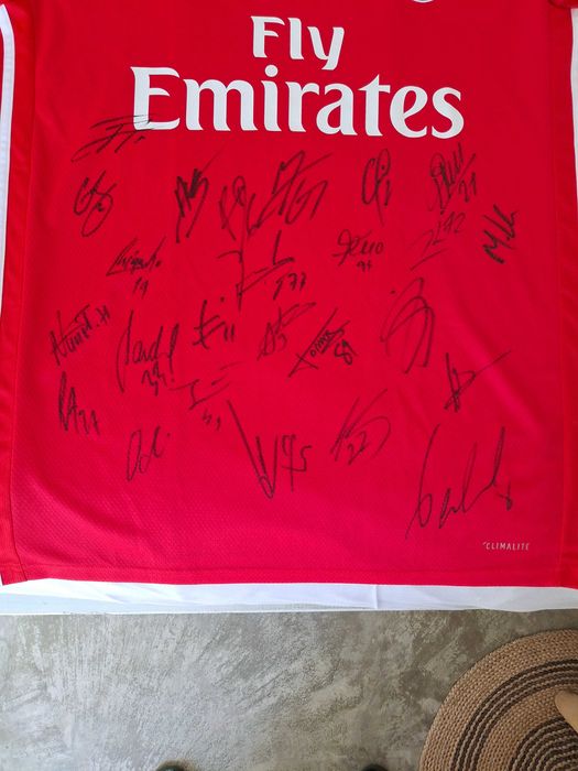 Camisola oficial SL Benfica época 2016/2017 – Assinada