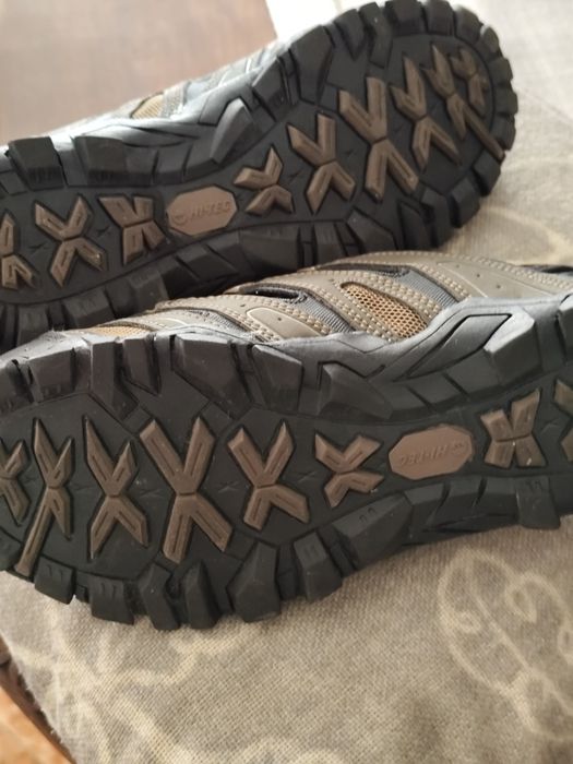 Sapato/Sapatilha de campismo NR 41 novos  da marca HI-TEC