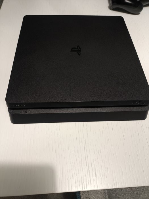PS4 500GB + 2 Comandos + 3 Jogos (GT Sport, PES 2020, PES 2018)