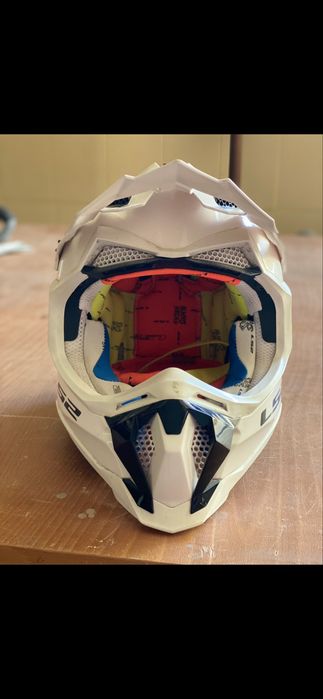 capacete de motocross LS2 MX470 Subverter branco.