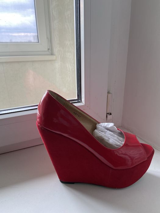 Продам жіноче взуття