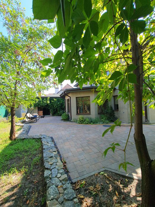 Продаж будинку з якісним ремонтом в центрі Бучі. Оформлення 2%