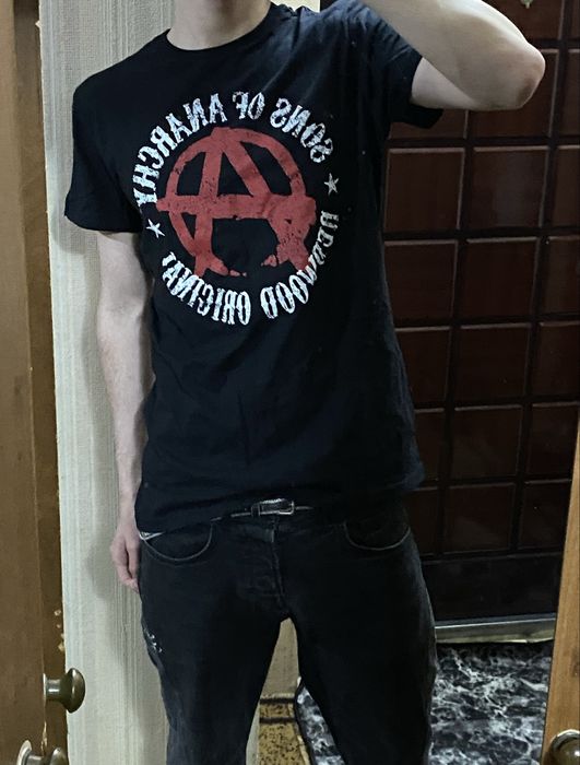VETEMENTS type tee’s AC/DC Metallica DefLeppard Kurt Cobain balenciaga opium viperr punk biker rock music grunge
