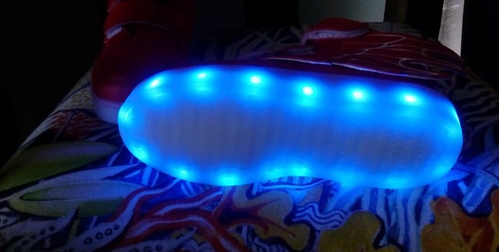 Sapatilhas Angel Wings nº31 novas com luzes multicolor
