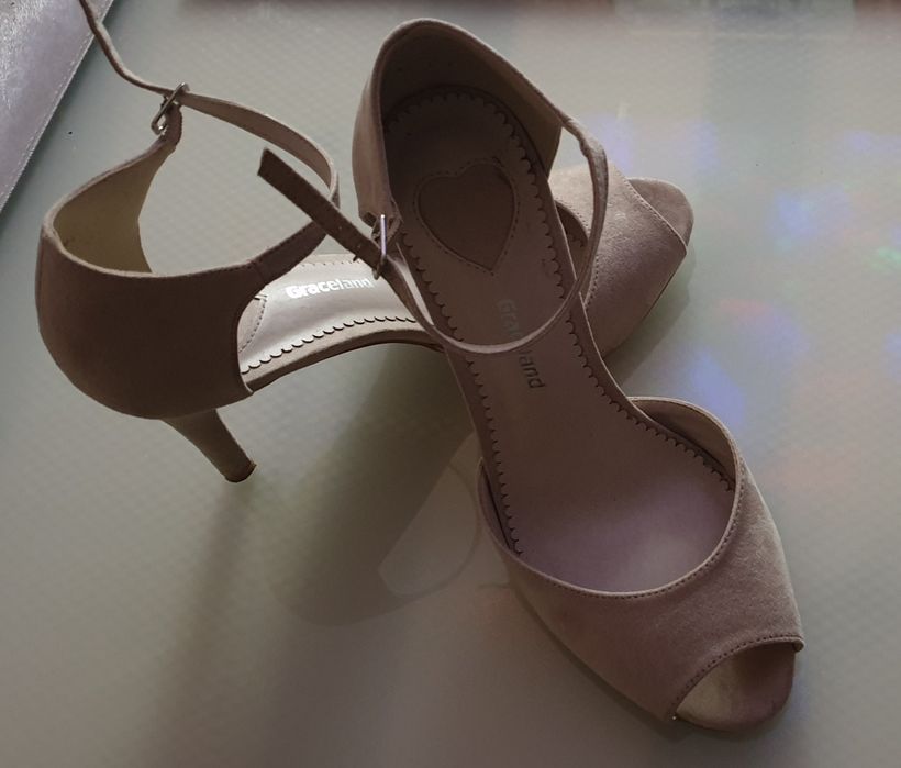 Sandałki na szpilce