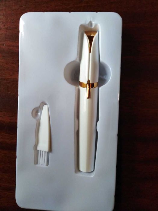 Триммер для бровей FLAWLESS Brows