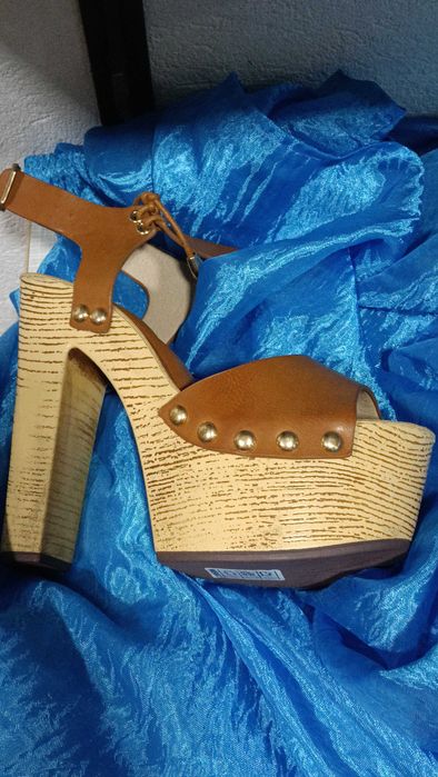 Sandálias novas da piano 39