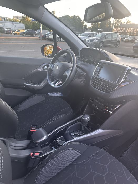 Автомобіль Peugeot 2008