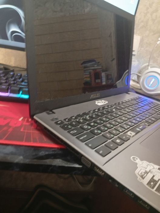 Ноутбук asus X550CC i3-3220 gt720 8 оперативної пам'яті  ddr3