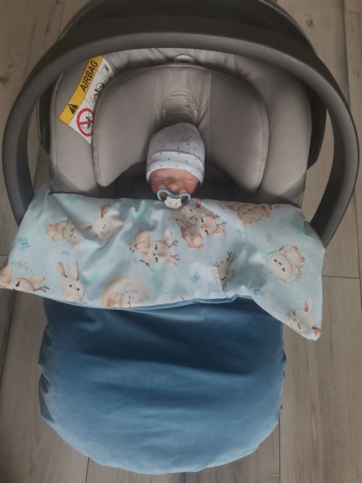 Pół śpiworek do fotelika samochodowego