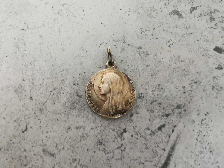 Medalik srebrny Francja połowa XX wieku