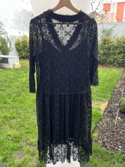 Vestido Zara decote em v e forro