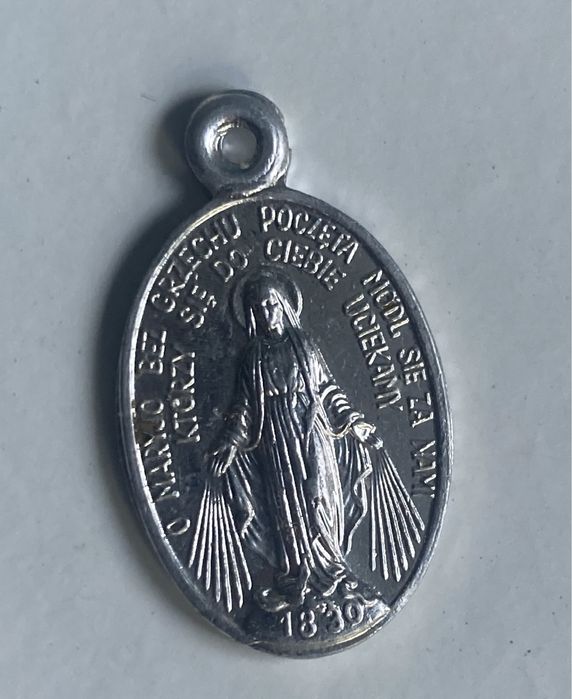 Medalik maryjny mały aluminium