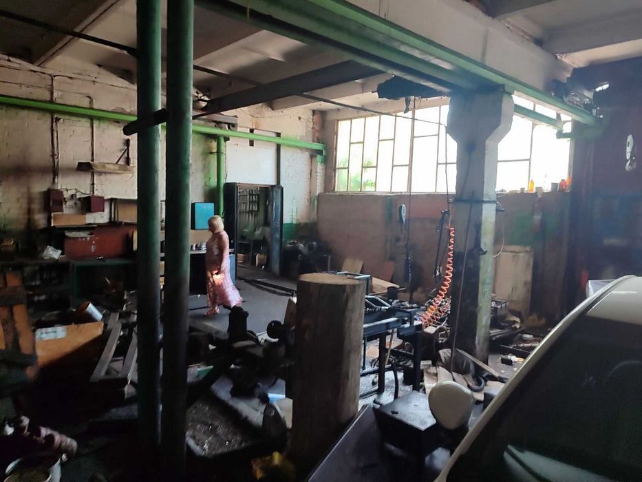 Продам  виробничо складськi примiщення Пр-т Миру 243. м.Чернiгiв