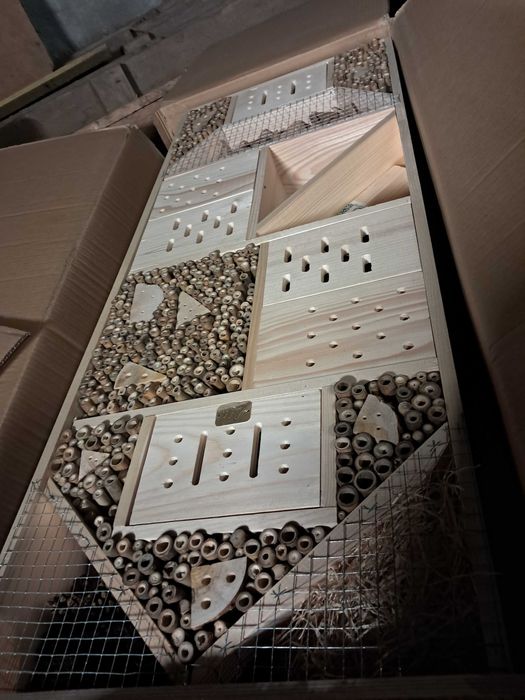 Sprzedam domek dla pszczol i innych owadow